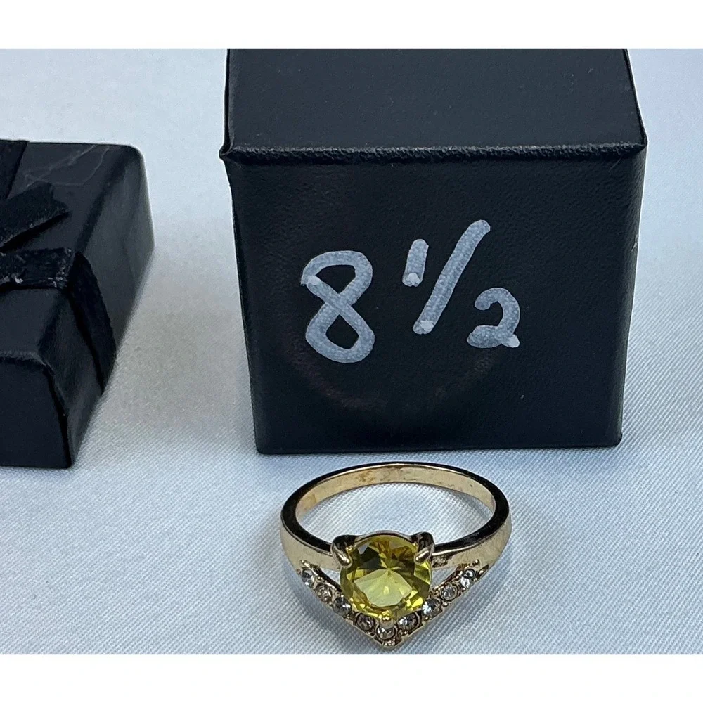 Gold Tone Ring with Yellow Stone and Simulated Diamonds Costume Jewelry Size 8.5